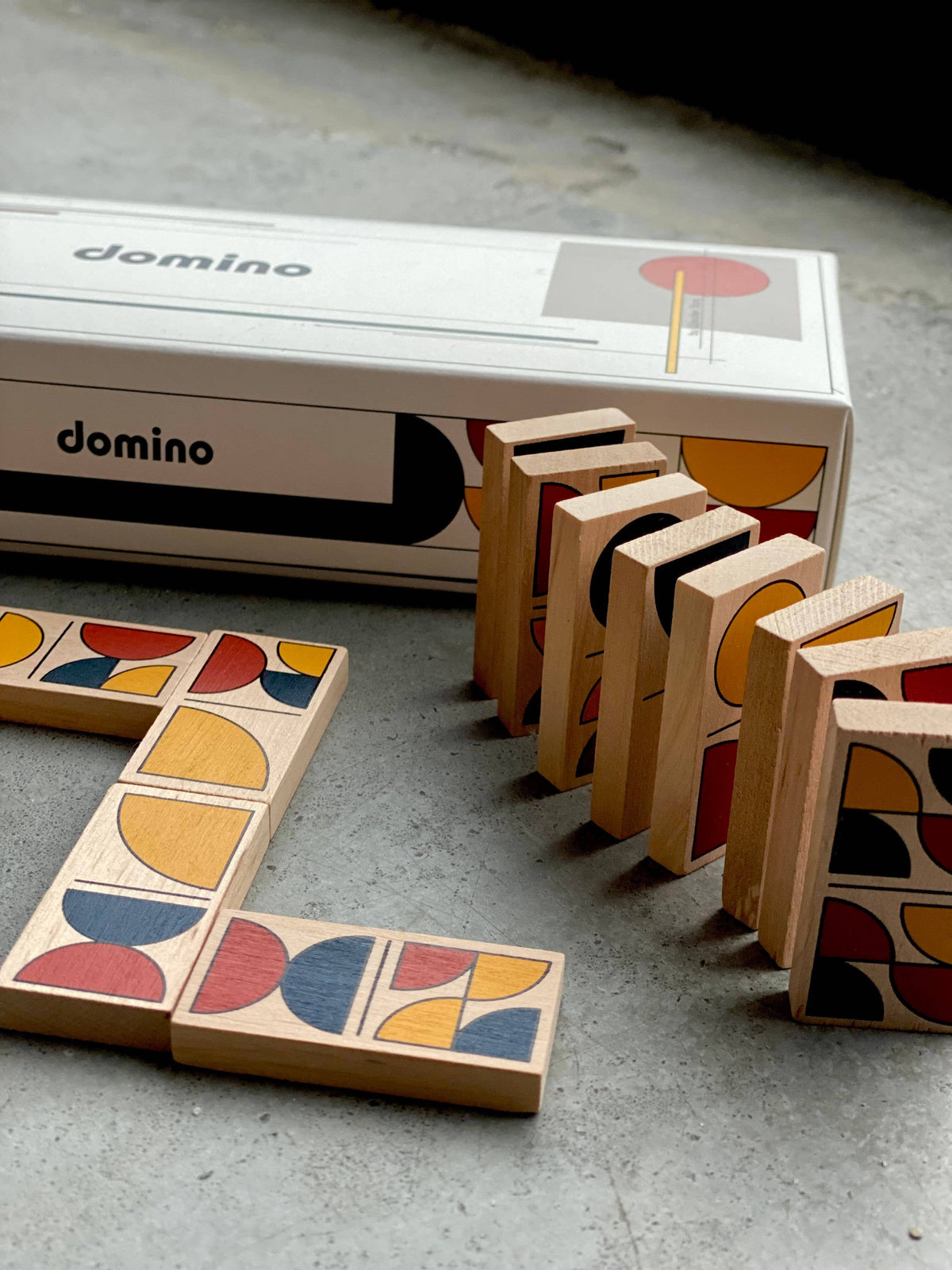 Domino modern