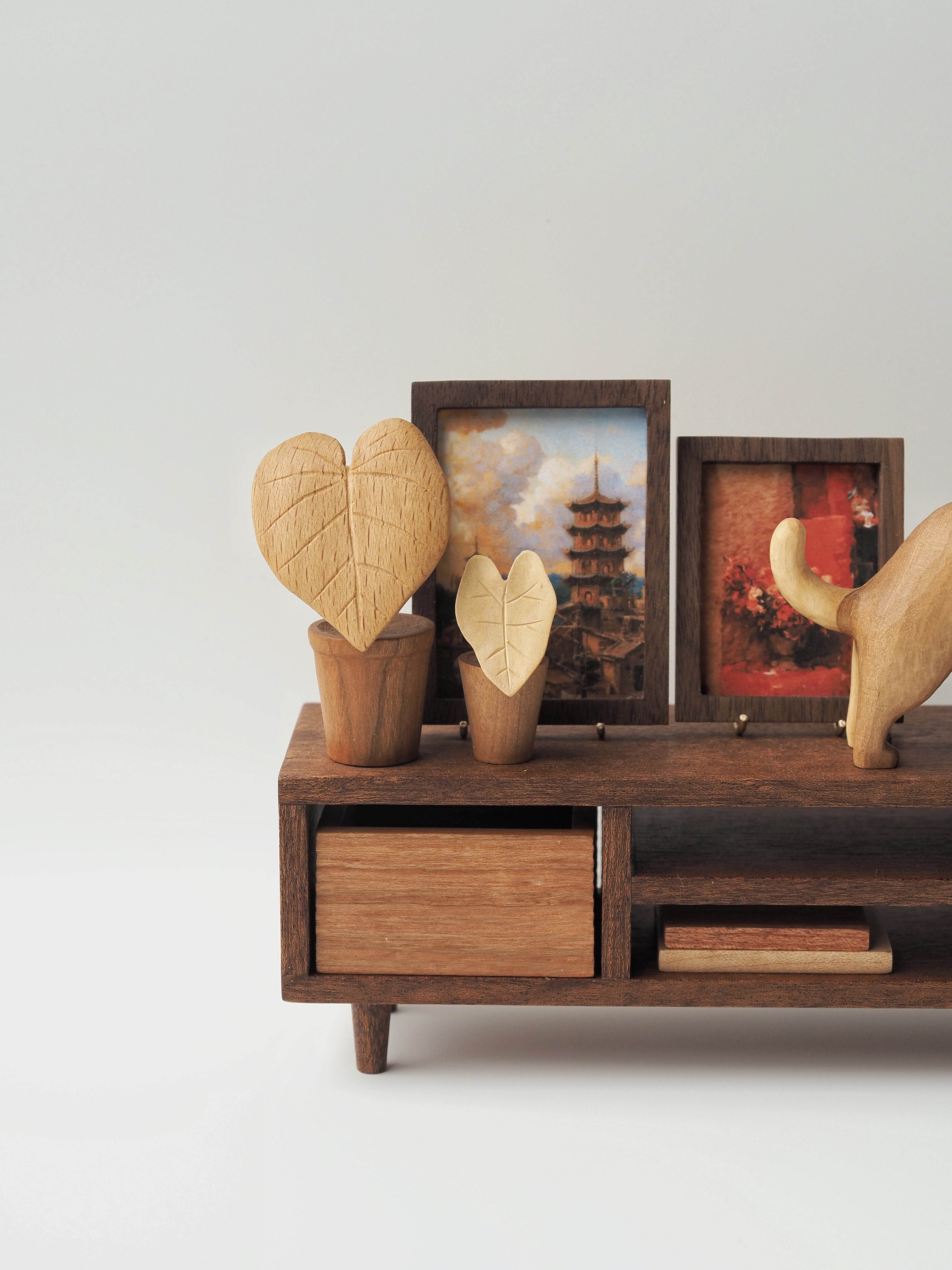 TV Console - 'The Simple Daily' Series 04