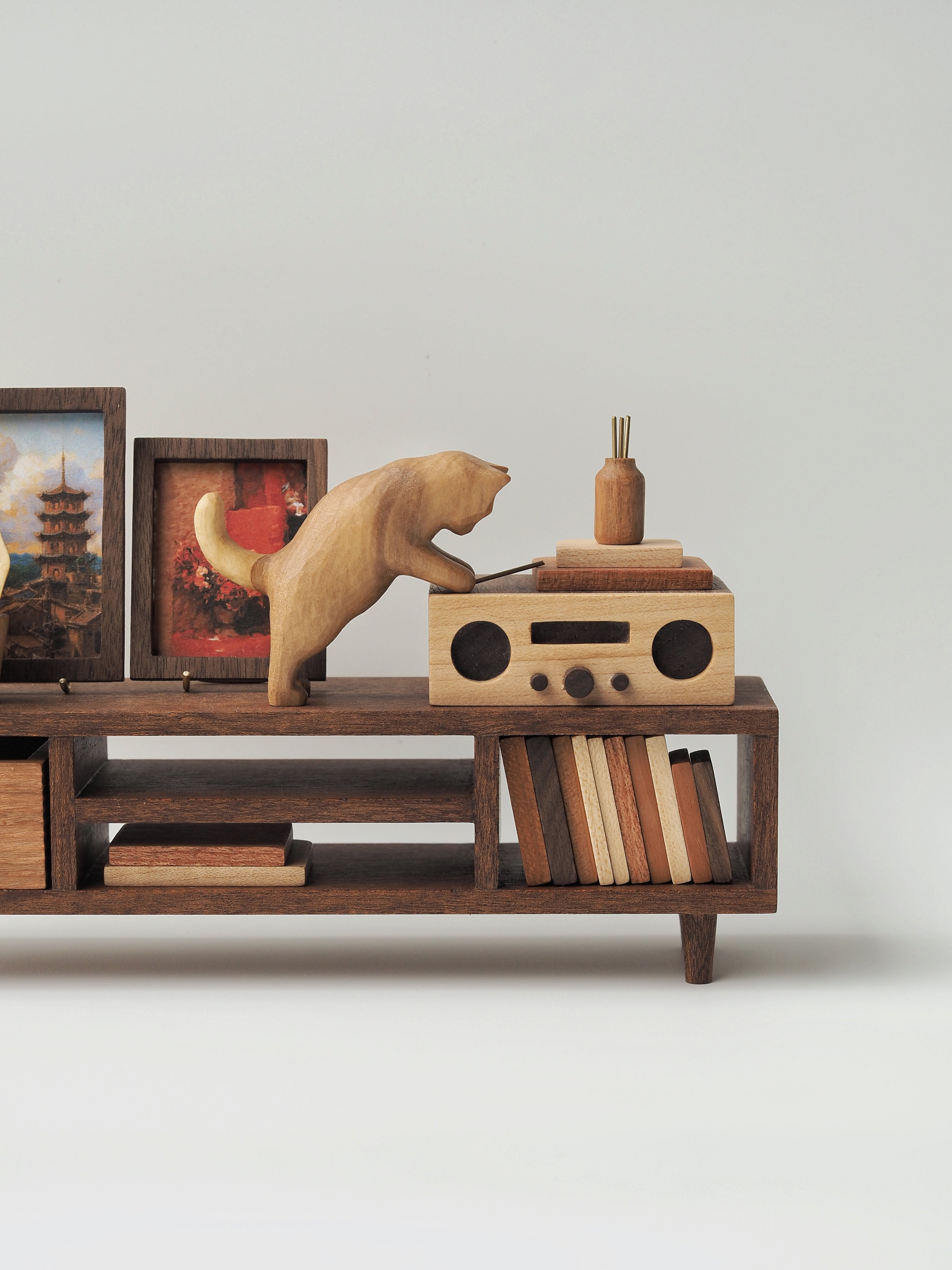 TV Console - 'The Simple Daily' Series 04