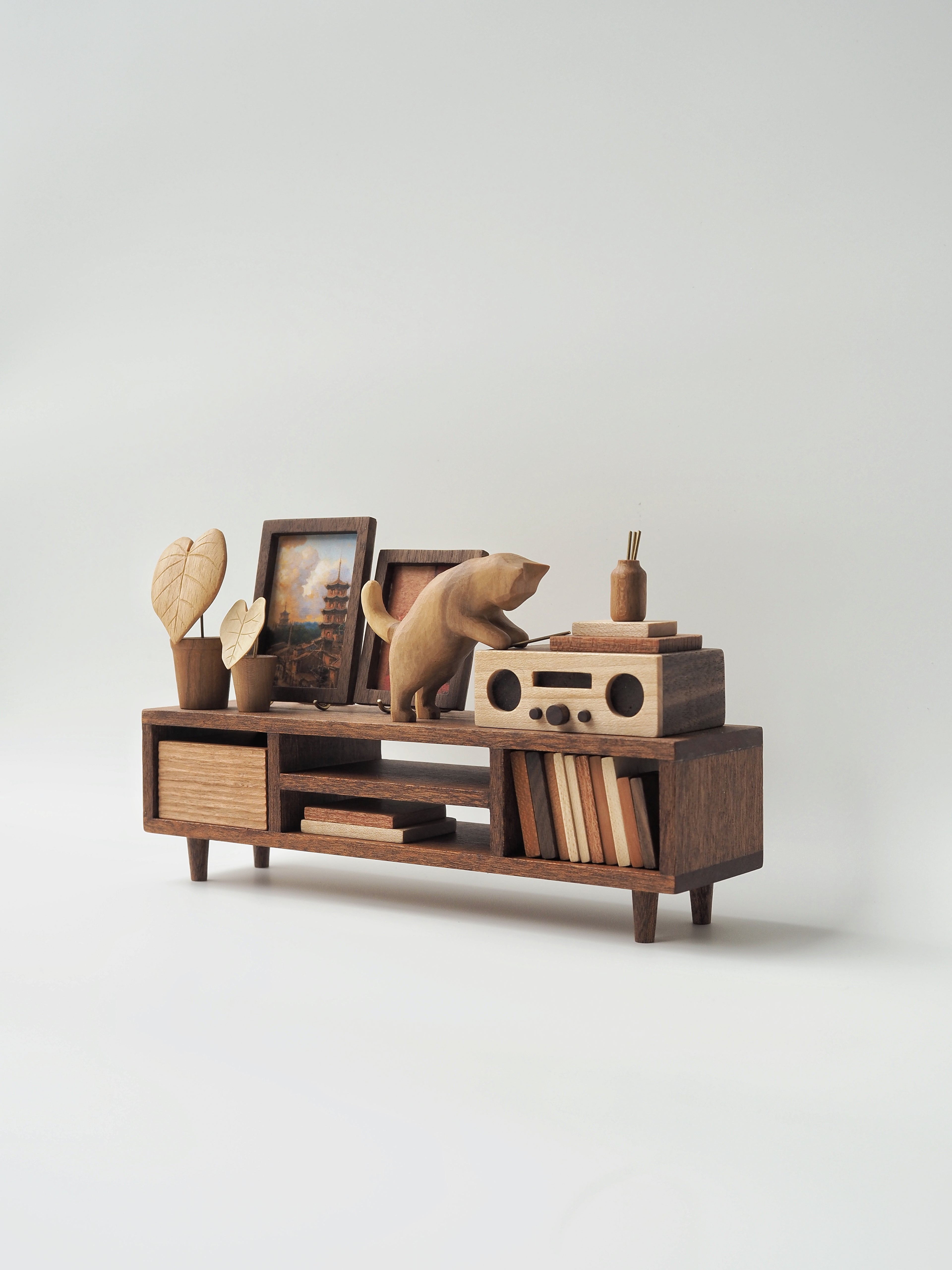 TV Console - 'The Simple Daily' Series 04