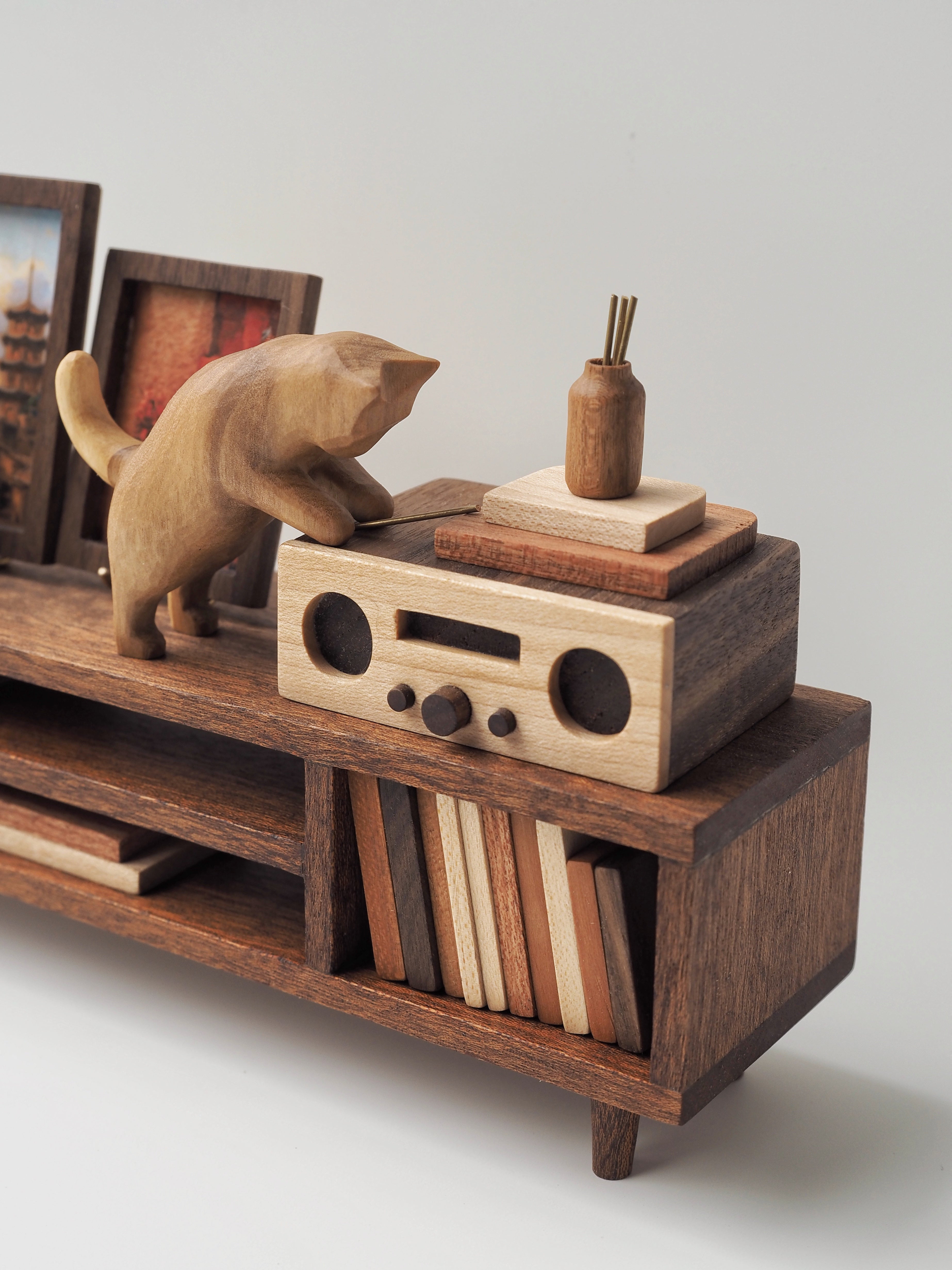 TV Console - 'The Simple Daily' Series 04