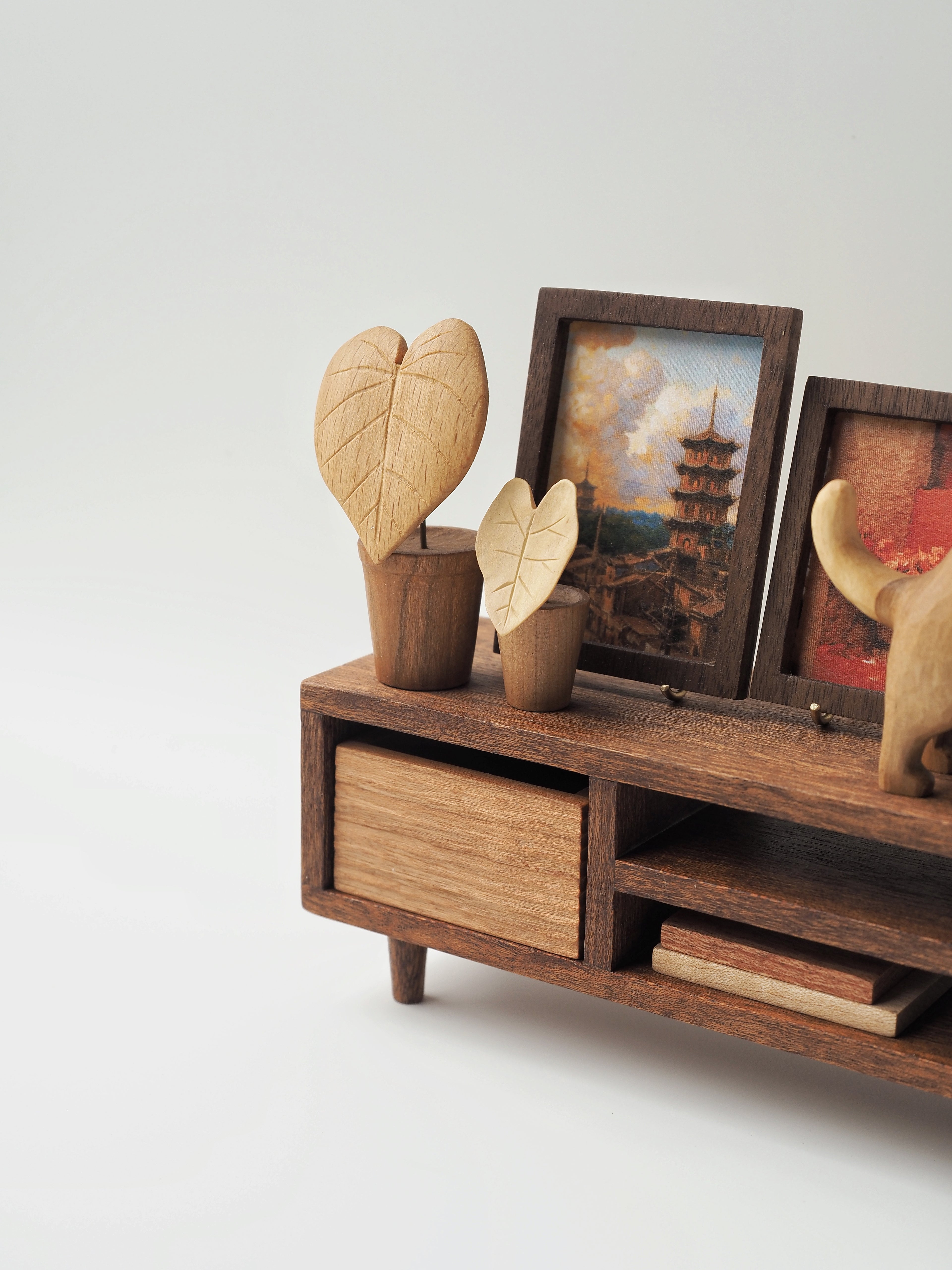 TV Console - 'The Simple Daily' Series 04