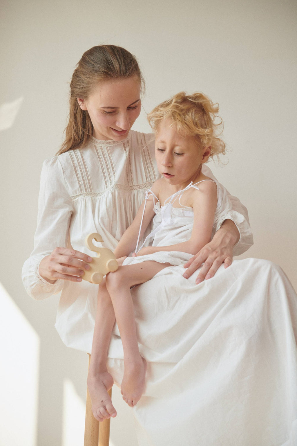 White Swan Vehicle – Wooden Rolling Toy